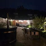 Moderne Gedeelde Woning Met Hottube, Dicht Bij Het Centrum