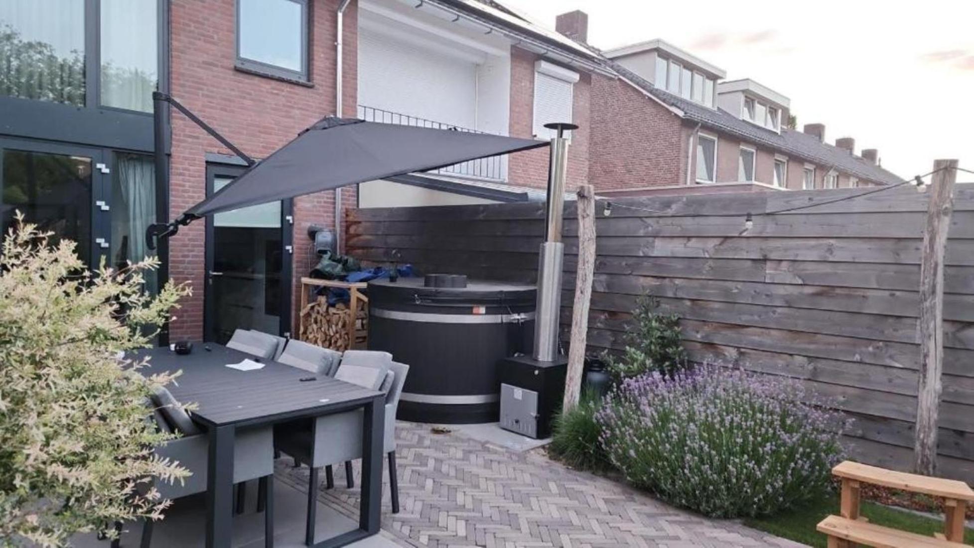 Guest house Moderne Gedeelde Woning Met Hottube, Dicht Bij Het Centrum